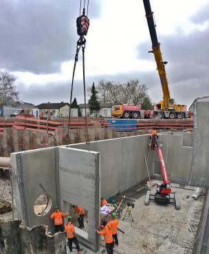 Aus vielen maßgefertigten Wandscheiben in Form eines großen 3D Puzzles entsteht innerhalb von zwei Tagen ein monolithisches Bauwerk