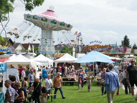 Rummel auf dem Karolingerplatz