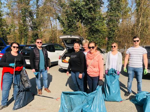 Ein Team  der Aufräumation 2022