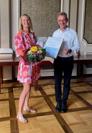 Weltmeisterin Lisa Rauch und Bürgermeister Christian Schönung