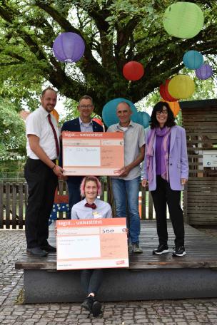Das Bild zeigt v.l.n.r.: Rene Jaschkowitz (Tegut Lorsch), Bürgermeister Christian Schönung, Tatjana Bohrer (Tegut Lorsch), Jochen Perschke (Radsportabteilung der SSG Bensheim), Doris Pleil (Geschäftsführerin Willems on tour GmbH)