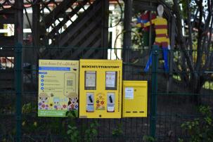 Bienenfutterautomat in der Viehweide