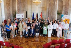 Gruppenfoto im Schloss Biebrich in Wiesbaden