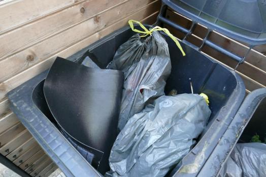 Illegale Müllentsorgung auf dem Friedhof