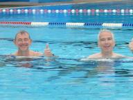 Bürgermeister Christian Schönung und Carsten Hoffmann vom Vorstand der GGEW AG beim Anschwimmen