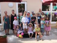 Gruppenfoto mit den Schulkindern