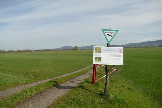 Naturschutzgebiet mit Hinweisschild