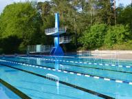 Waldschwimmbad Lorsch / Schwimmerbecken mit Sprungturm