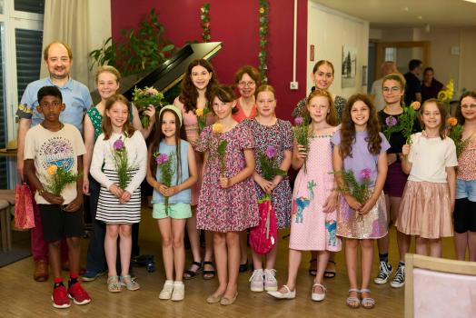 kinder und Jugendliche beim letzten Konzert