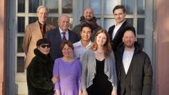 Von links, 1. Reihe: Nina Radvan (Sopran), Petra Weis (Klavier), Marco Mondragon (Tenor), Leonie Hechler (Mezzosopran), Alexander Bogdanov (Tenor) 2. Reihe: Sorin-Dan Capatina (Violine), Klaus Jäger (Vorsitzender des Vereins zur Förderung der Kunst u. Kultur), Giacomo Marignani (Klavier), Zaza Gagua (Bass)