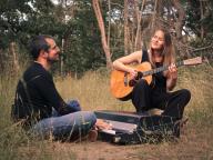 Ulf Kleiner an Fender Rhodes und Flügel und Caro Trischler, Gesang und Gitarre