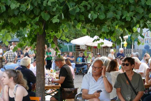 Blick über die Gäste