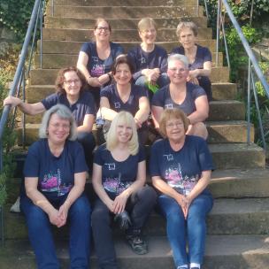Pfingstrosen-Projekt (von oben links nach unten rechts): Heike Schneider, Rita Plümer-Wilk, Marion Thiemke, Irene Mieskes, Anna Alimi, Simone Kaiser, Dr. Andrea Link, Heike Gärtner-Deinl (Projektleitung), Eva-Maria Eberle