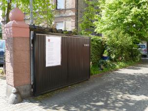 Bild eines Hoftors mit Gedicht in Lorsch