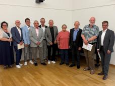 Foto: Stadt Lorsch; v.li.: Stadtverordnetenvorsteherin Christiane Ludwig-Paul, Rudi Häusler, Ralf Kleisinger, Olaf Jünge, Bürgermeister Christian Schönung, Aloys Leidner, Margret Böhne-Schnell, Dr. Peter Schmitt, Frank Schierk, Markus Langsdorf
