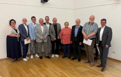 Foto: Stadt Lorsch; v.li.: Stadtverordnetenvorsteherin Christiane Ludwig-Paul, Rudi Häusler, Ralf Kleisinger, Olaf Jünge, Bürgermeister Christian Schönung, Aloys Leidner, Margret Böhne-Schnell, Dr. Peter Schmitt, Frank Schierk, Markus Langsdorf