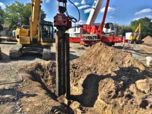 Aufwendige Beseitigung der seinerzeit im Boden belassenen Baugrubensicherung vom Bau des ersten Pumpwerkes