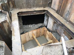 Einlauföffnung im Zulaufkanal für die bauzetliche Regenwasserüberleitung