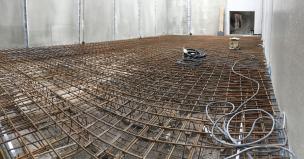 Bewehrung der Bodenplatte des Pumpwerkes kurz vor der Betonage