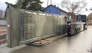 Die 7m hohen Vollwandscheiben der Pumpenkammern wurden in Seitenlage mit Innenladerpalettenzügen angeliefert