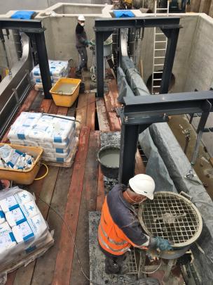 Verguss der Hubwehranlagen