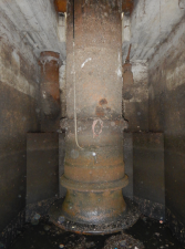 Alte Rohschachtpumpe im Pumpensumpf unter dem Pumpwerksgebäude