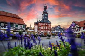 Lorscher Rathaus und Marktplatz