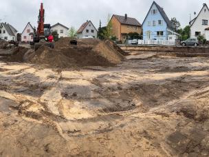 Oberbodenabtrag, Vorbereitung des Arbeitsplanums für die Spundwandarbeiten