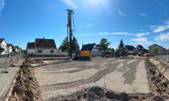 Abteufen der Lockerungsbohrungen als Einbringhilfe für die Spundwandarbeiten