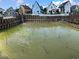 Start der Saugbaggerung mit Taucherunterstützung