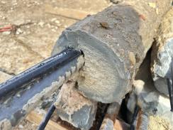 Aufbau der GEWI-Anker zur Sicherung der Sohle: Ankerstab, verfüllter Bohrkanal mit Verpressschläuchen, Verpresszone, Übergangszone zur Erde (von innen nach außen)