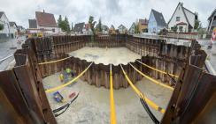 Gelenzte Baugrube des Pumpwerkes