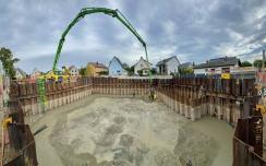 Einbau der ersten Ausgleichsbetonschicht