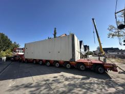 Beengte Einfahrt der Schwertransporte in die Baustelle