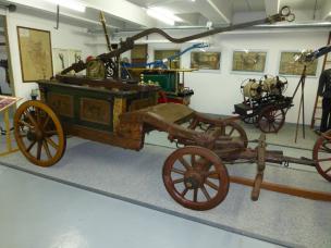 Alter Spritzenwagen aus Holz