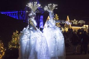 Die Schneeköniginnen auf dem Lorscher Weihnachtsmarkt